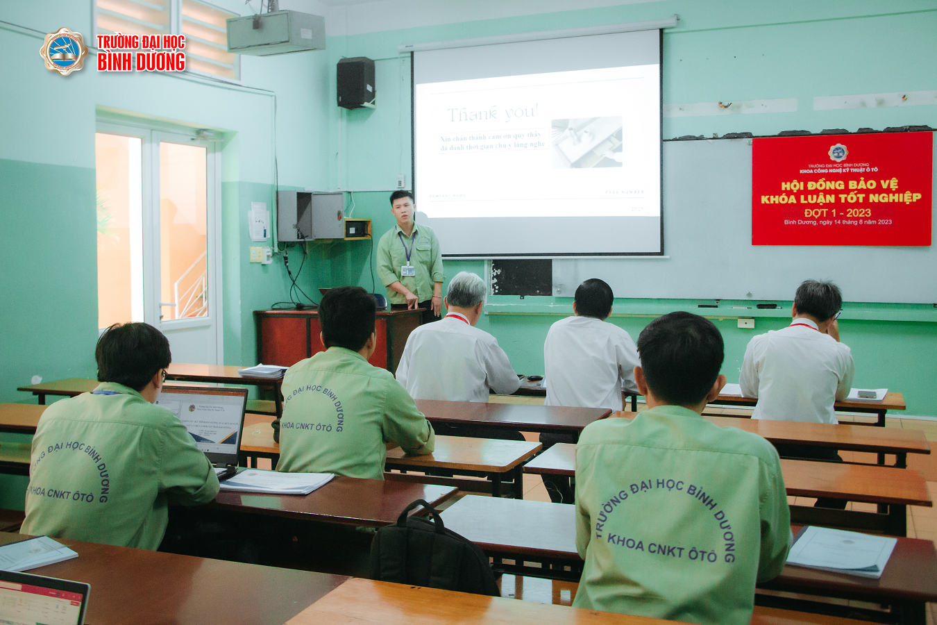 sinh vien khoa o to hoan thanh khoa luan tot nghiep 1